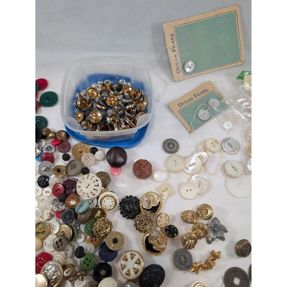 Huge Vintage Button Lot Mother of Pearl Metal Novelty Sewing Crafting Assorted